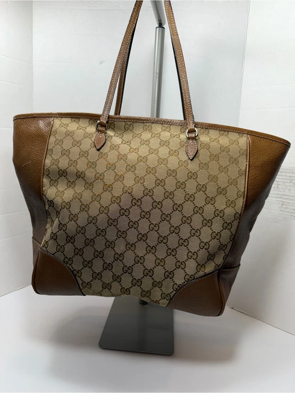 Gucci Brown GG Supreme Canvas Tote strap reenforced